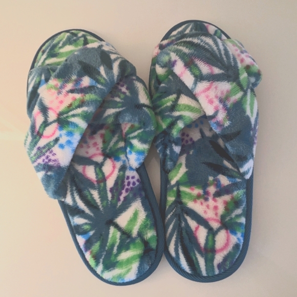 Island House Co. New Small/Medium Fuzzy Tropical Crossover Flip Flops Slippers - Picture 2 of 8